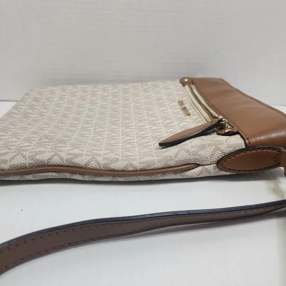 Michael Kors, the Jet Set Signature Logo Small Flat Crossbody Bag - Picture 12 of 12